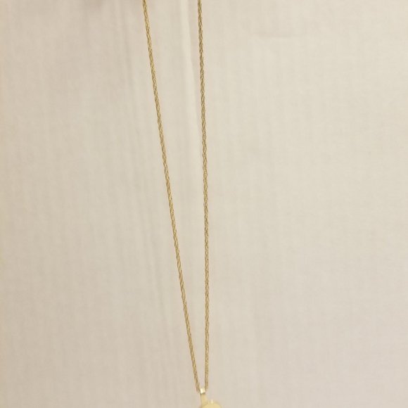 signed Avon letter "P" necklace - Picture 2 of 5